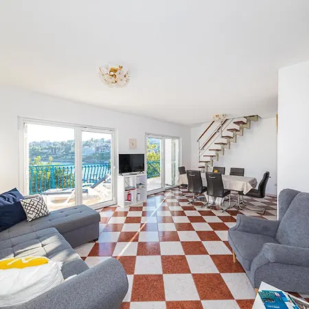 Summer By The Sea Nyaraló