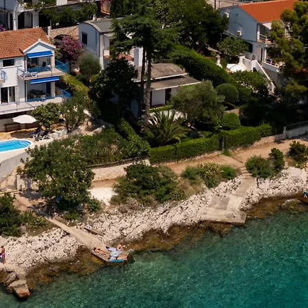 Summer By The Sea * Traù